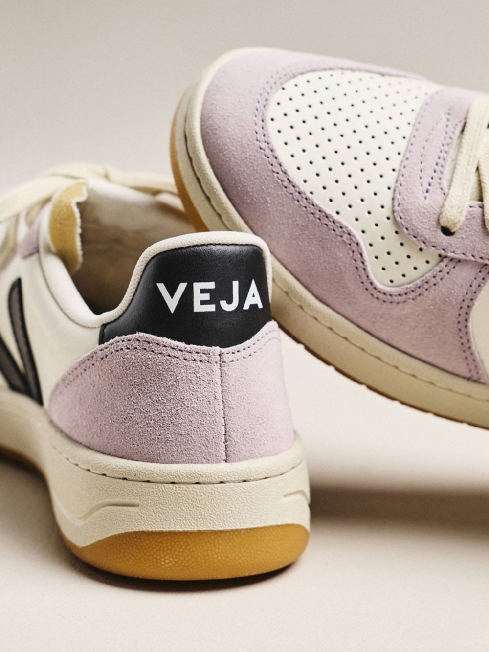 Like New VEJAS V-10 Prime Sneakers - Picture 3 of 10